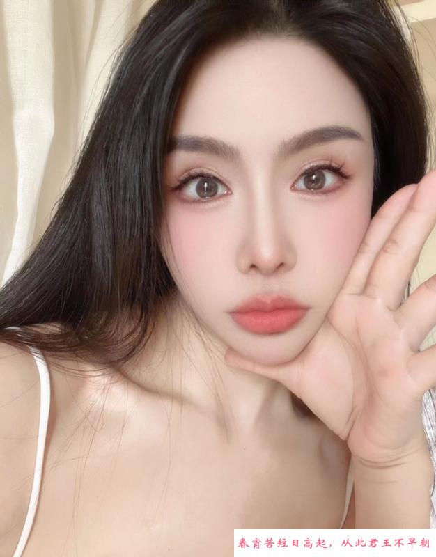东站长腿美女 第2张