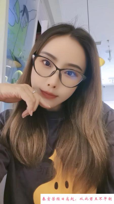 眼镜姐姐 第1张