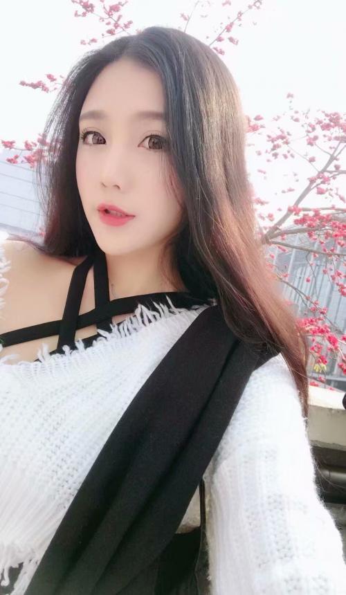 火辣年轻妹,胸大腰细巨能摇 第1张
