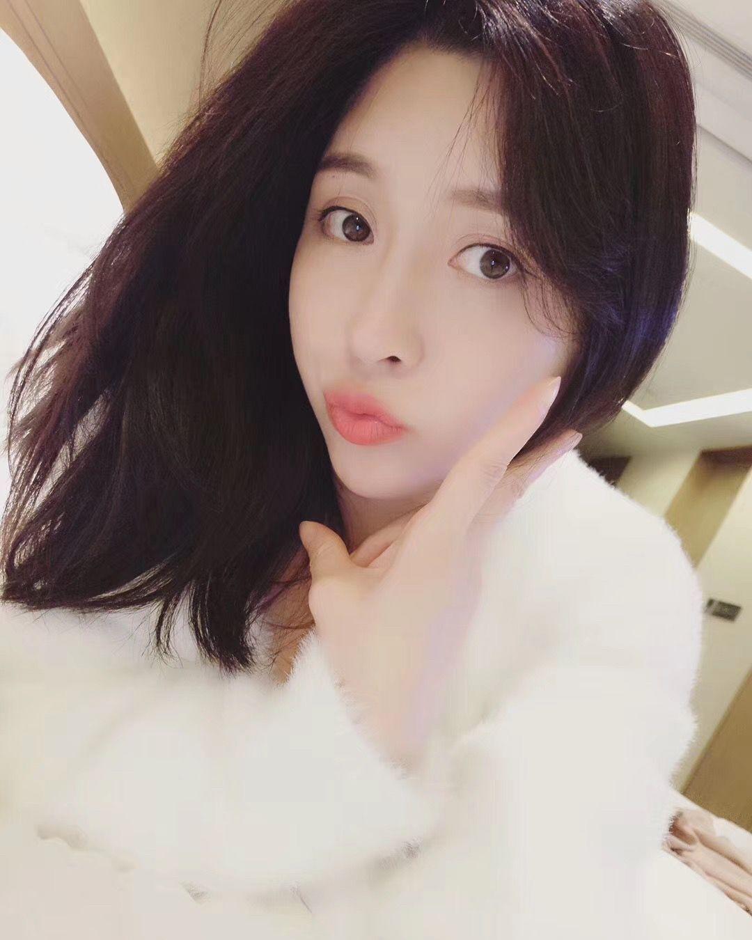 身材颜值俱佳，刚21的粉嫩妹子！ 第2张
