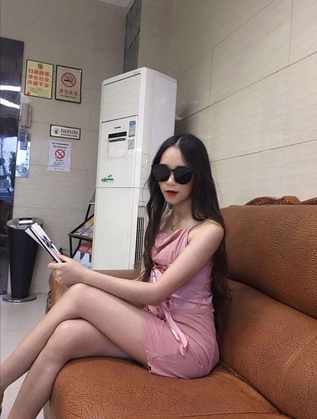 身材超好的气质美女 第1张