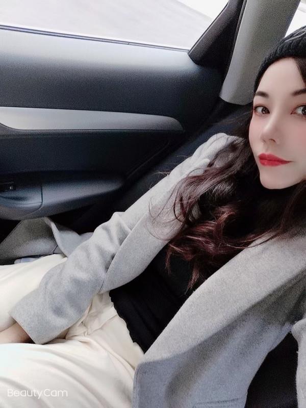 OL风格的小姐姐 第2张