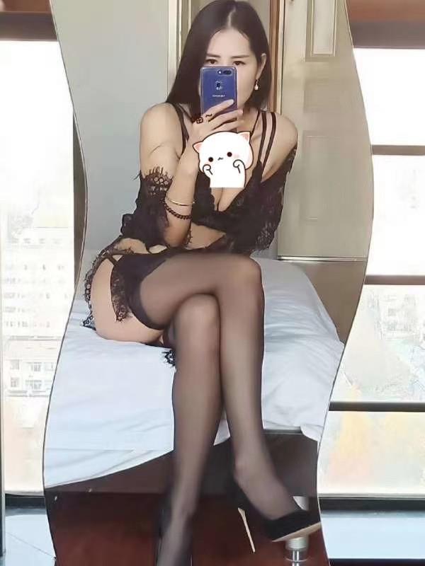 南京油坊桥附近制服小妹 第1张