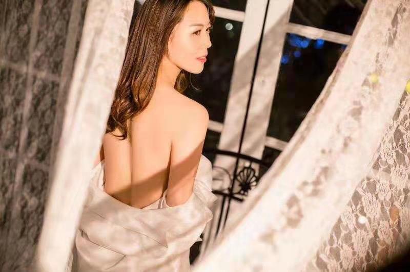 女人味十足的少妇 第1张