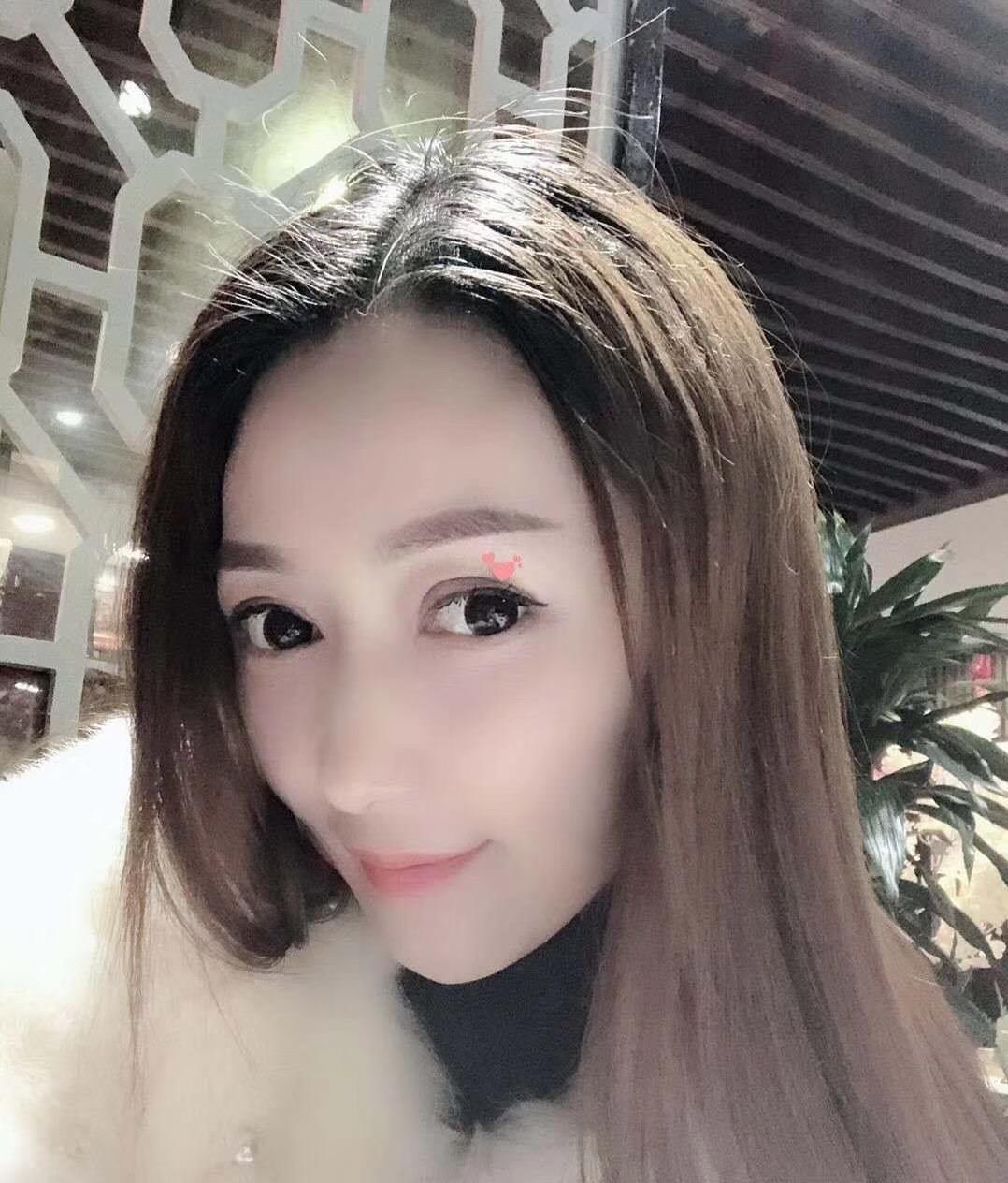 南山高新园白嫩长腿妹子 第2张