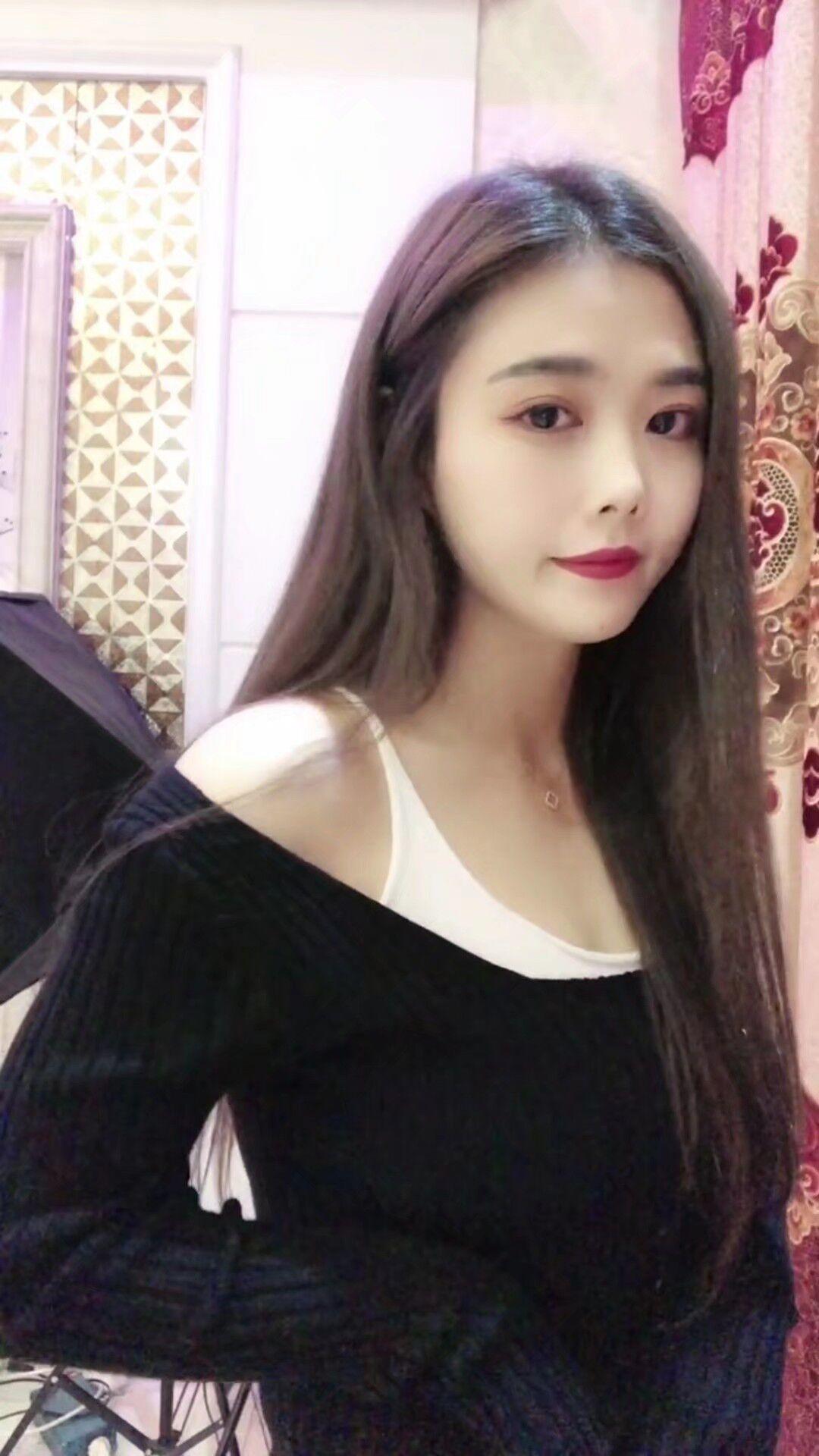 劲爆性感骚味足妹子 第2张