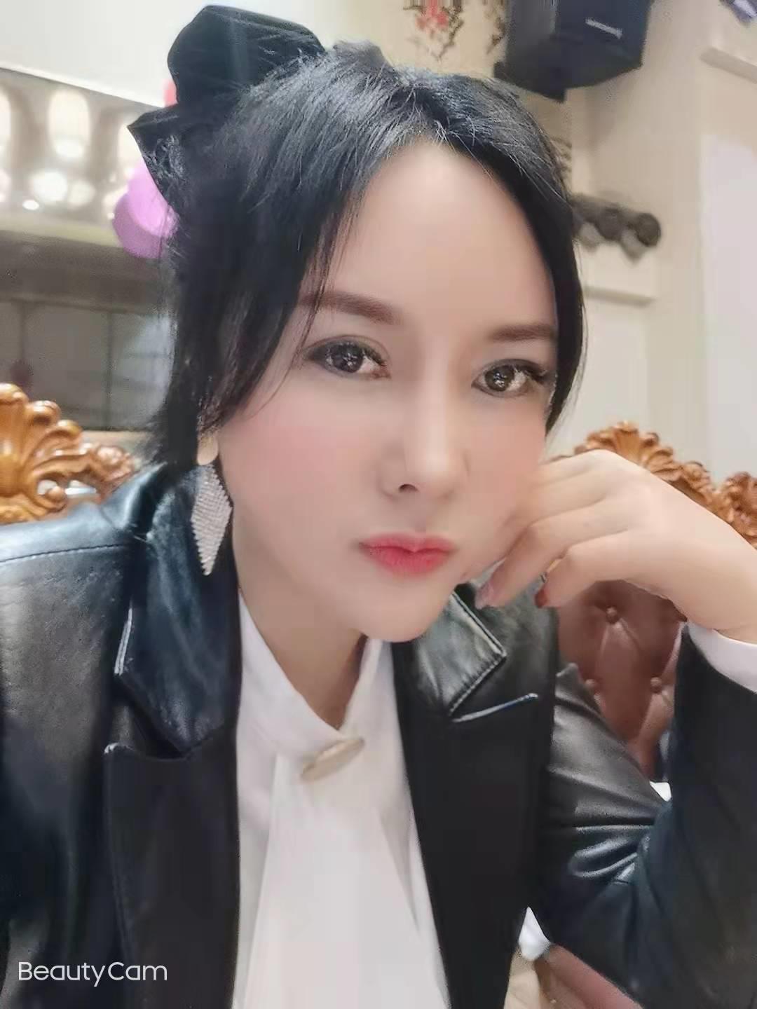长得像明星，东门巨乳纳米。一次很爽的双飞体验 第2张