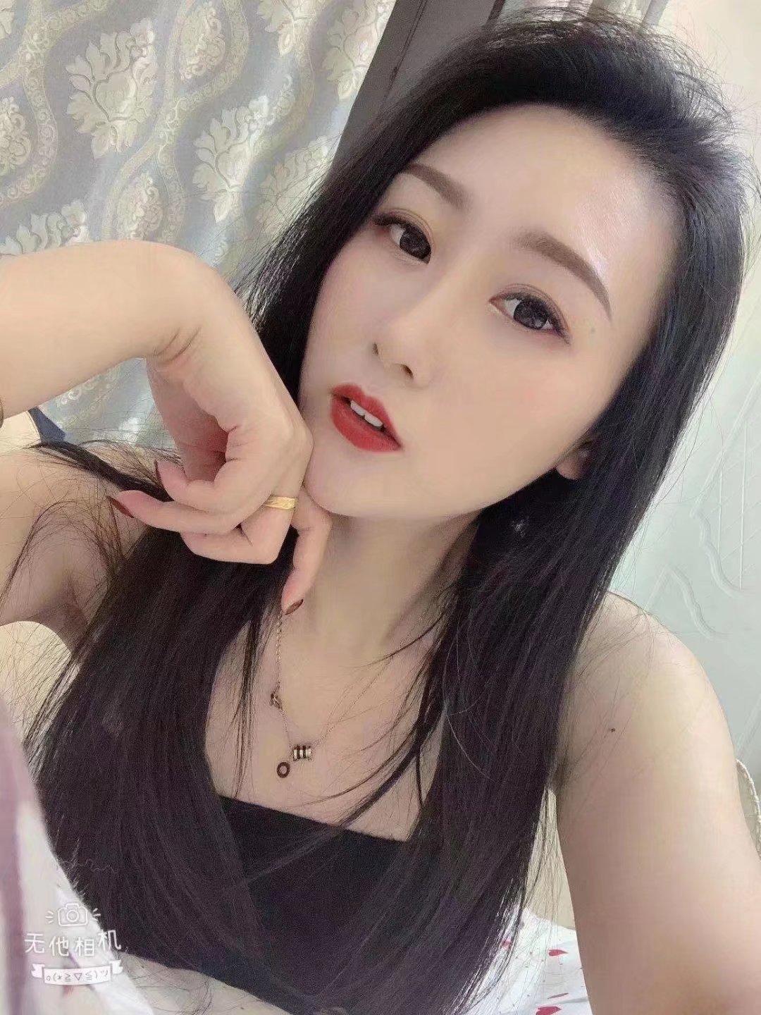 年轻耐操型媚女，很会发嗲的 第1张